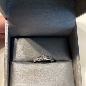 Zales woman size 5 diamond promise ring
